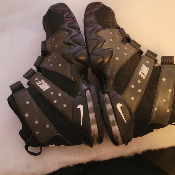 Nikes - Picture 4 of 6